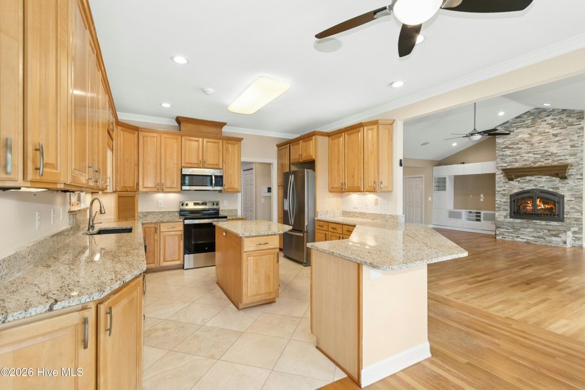 This gorgeous lakefront home is located at the end of a quiet - photo 25