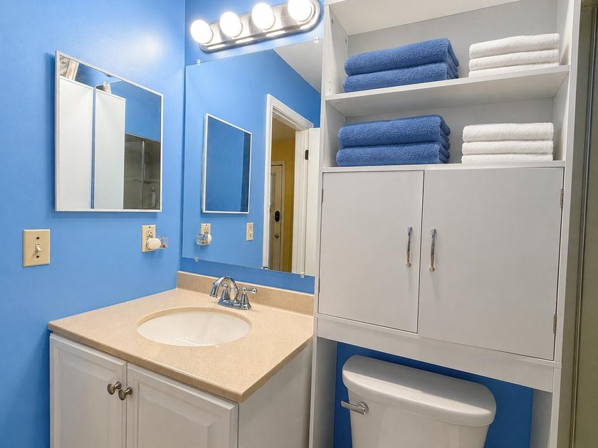 Welcome to lakefront living in the heart of Bluewater Bay! This - photo 29