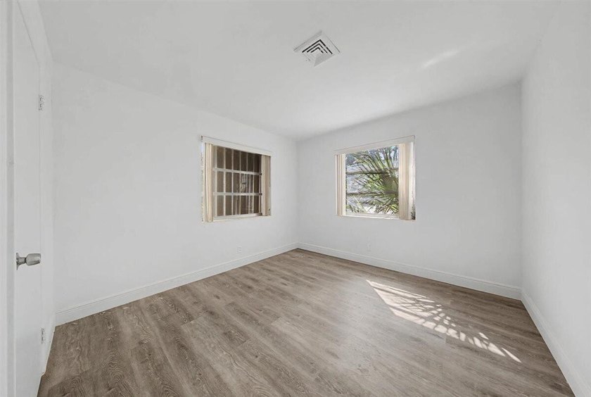 Welcome to an outstanding opportunity to own a true 3-bedroom - photo 35