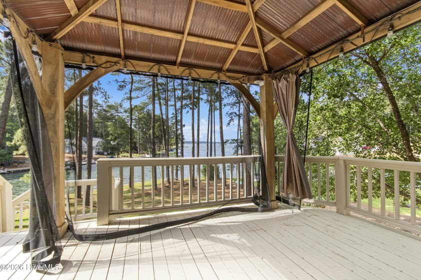 This gorgeous lakefront home is located at the end of a quiet - photo 38