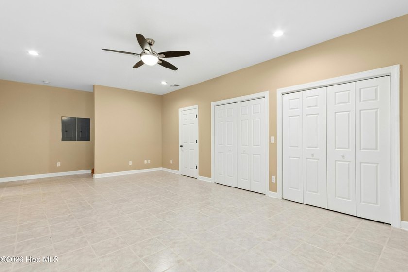 This gorgeous lakefront home is located at the end of a quiet - photo 43