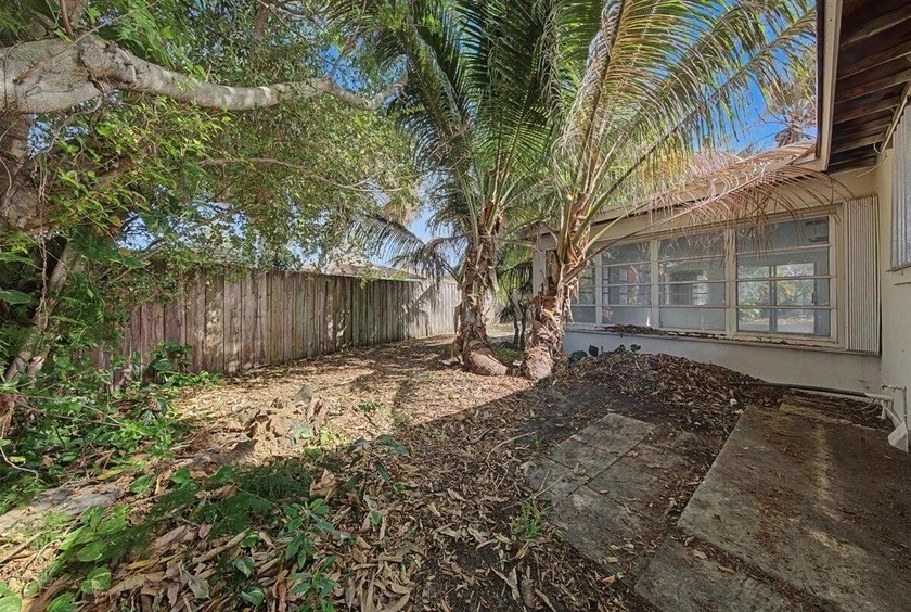 Welcome to an outstanding opportunity to own a true 3-bedroom - photo 43