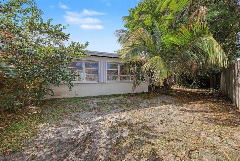Welcome to an outstanding opportunity to own a true 3-bedroom - photo 45