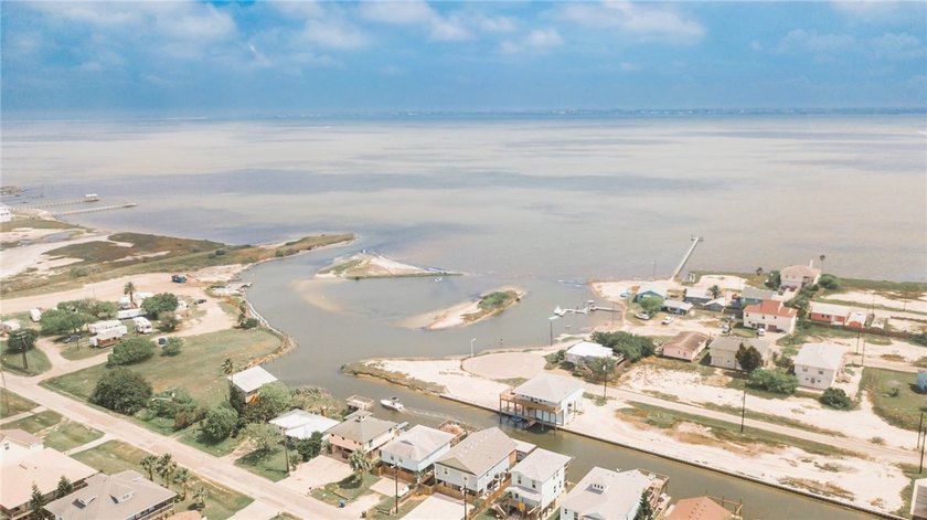 NEW PRICE**Welcome to 4005 Summit Drive - A Waterfront Dream for - photo 8