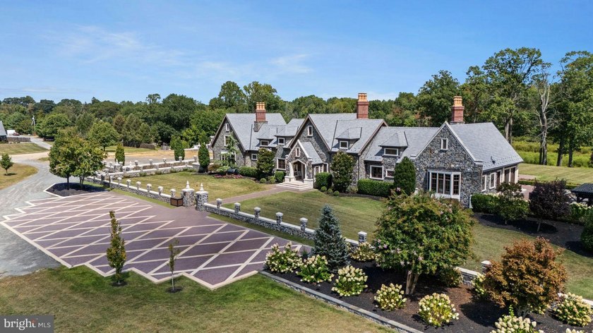 Welcome to a one-of-a-kind equestrian estate that blends privacy - photo 4