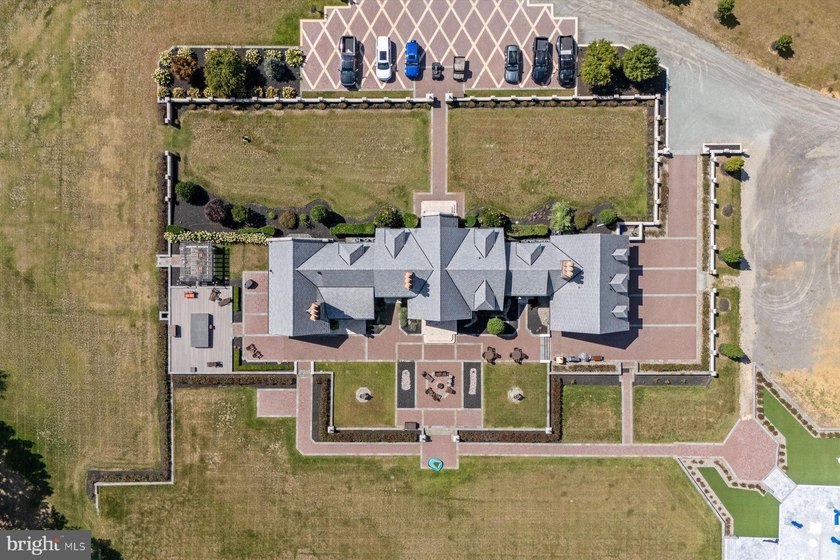 Welcome to a one-of-a-kind equestrian estate that blends privacy - photo 5