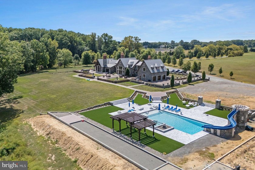 Welcome to a one-of-a-kind equestrian estate that blends privacy - photo 6