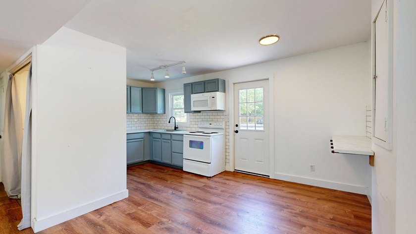 Charming 3-bedroom, 1-bath home with comfortable living space in - photo 11