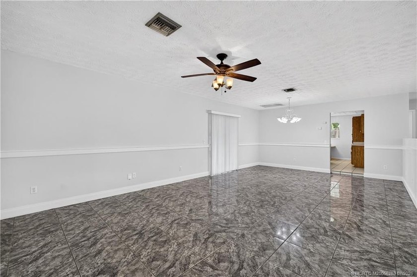 Welcome Home! Beautiful 3 Bedroom 2 Bath + large Den/Flex Space - photo 11