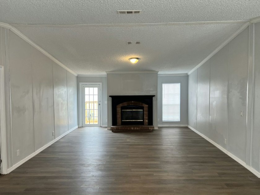 Own your own home in a quiet, well-maintained neighborhood! This - photo 6
