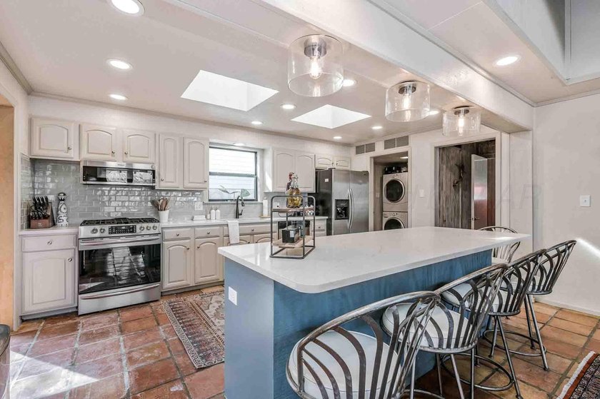 Experience the beauty of lakeside living in this stunning - photo 6