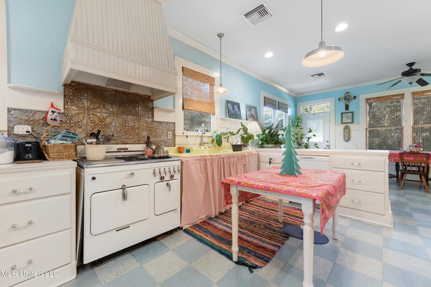 Southern Grace with Bonus Waterfront Lot just minutes from - photo 12