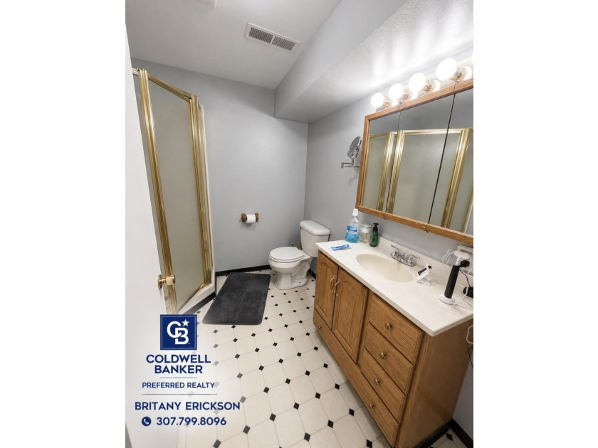 1715 E Teton Boulevard | Green River, Wyoming Welcome home to - photo 3