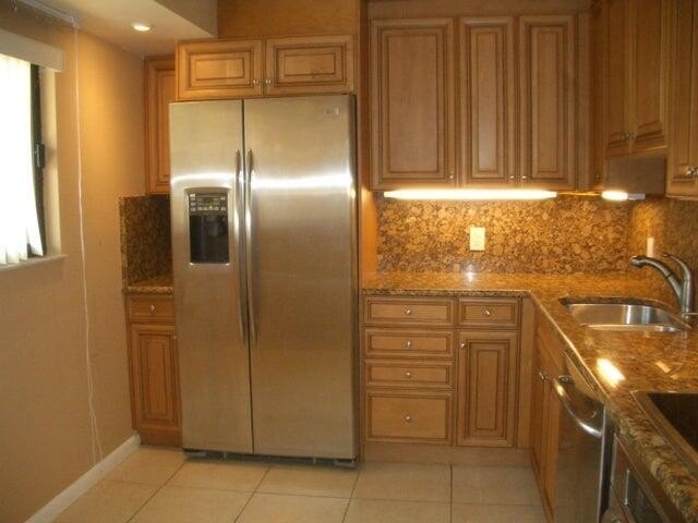 ENJOY SPECTULAR OCEAN AND INLET VIEWS FROM THIS PH1(13TH FLOOR) - photo 6