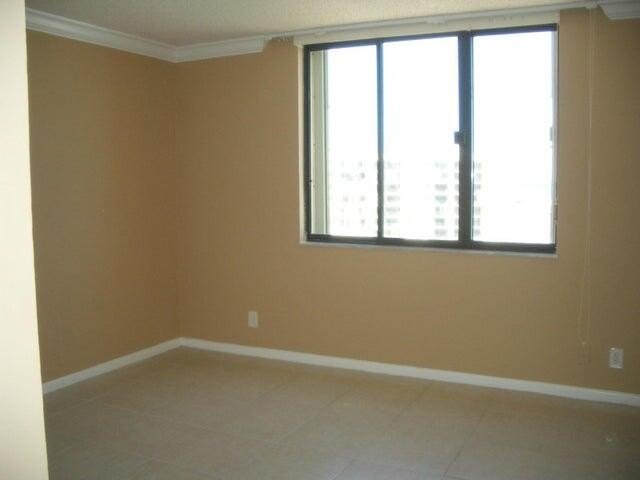 ENJOY SPECTULAR OCEAN AND INLET VIEWS FROM THIS PH1(13TH FLOOR) - photo 9