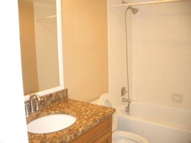 ENJOY SPECTULAR OCEAN AND INLET VIEWS FROM THIS PH1(13TH FLOOR) - photo 10