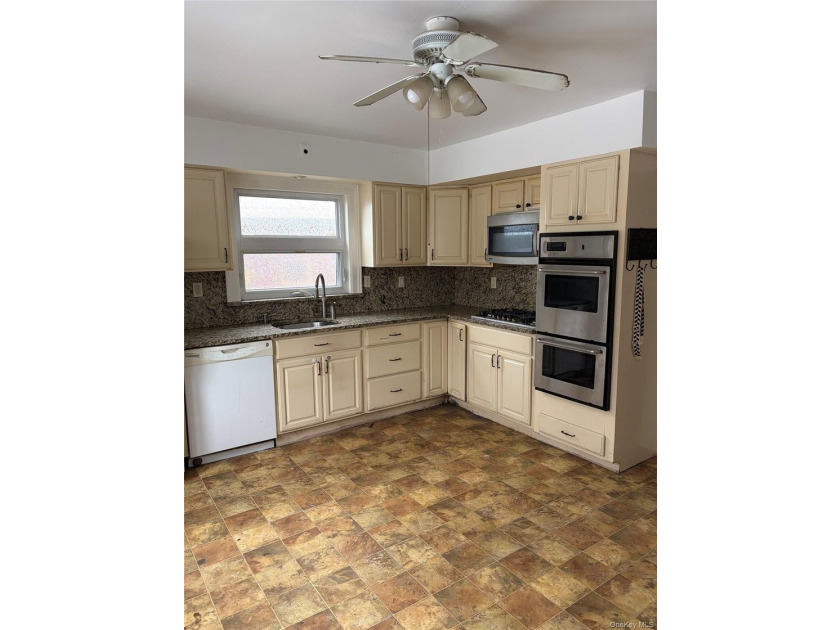 Very Nice and clean property needs some repairs SOLD AS IS - photo 7