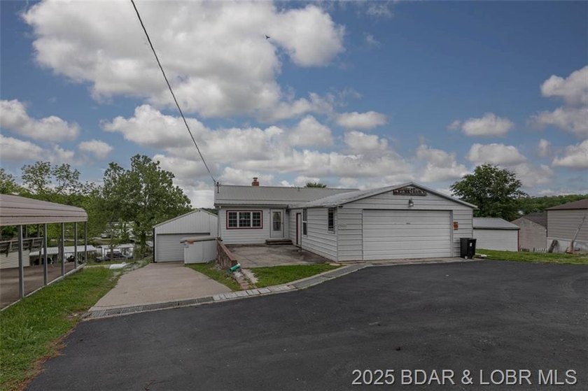 4-bed, 2-bath waterfront home in the Turkey Creek arm of Lake of - photo 8