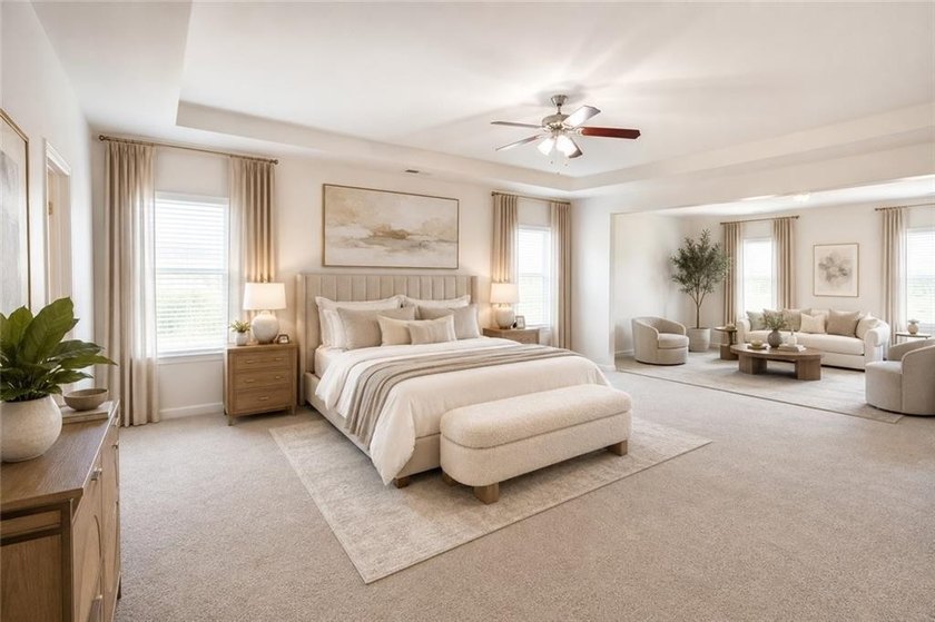 Welcome to this stunning, move-in-ready traditional estate - photo 11