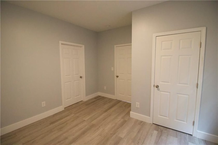 Welcome to this stunning, move-in-ready traditional estate - photo 36
