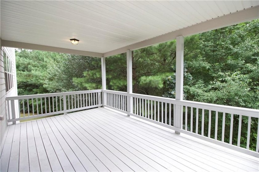 Welcome to this stunning, move-in-ready traditional estate - photo 38