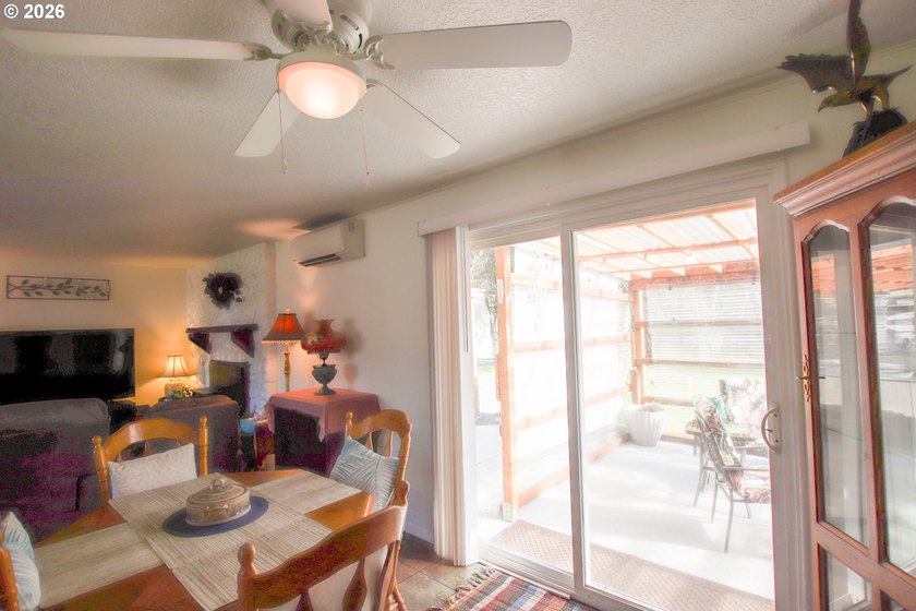 Charming 3 bedroom, 1 bath home offering 1,024 sq ft of - photo 9