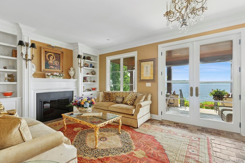 Immerse yourself in this stunning waterfront villa on Centre - photo 12