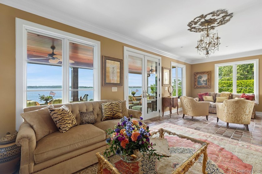 Immerse yourself in this stunning waterfront villa on Centre - photo 14