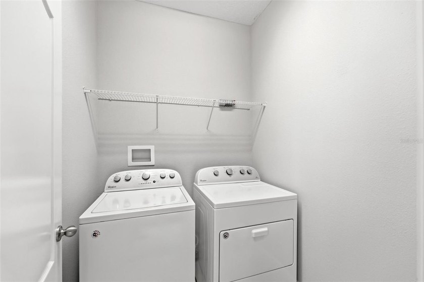 Under contract-accepting backup offers. Welcome to this - photo 15