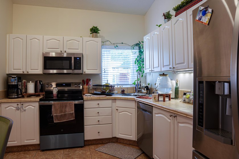 Welcome to 8058 Via Hacienda, a beautifully maintained home - photo 16