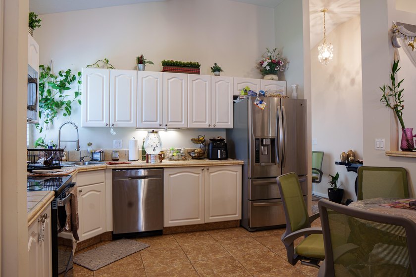 Welcome to 8058 Via Hacienda, a beautifully maintained home - photo 17