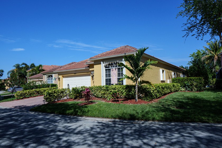 Welcome to 8058 Via Hacienda, a beautifully maintained home - photo 18