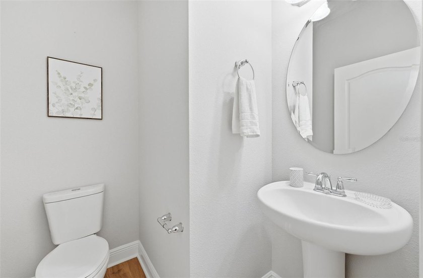 Under contract-accepting backup offers. Welcome to this - photo 19
