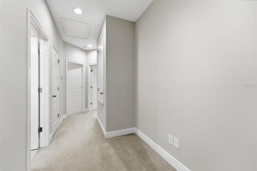 Under contract-accepting backup offers. Welcome to this - photo 20