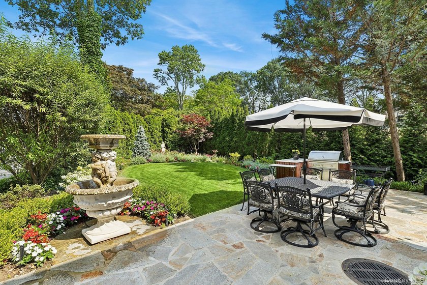 Immerse yourself in this stunning waterfront villa on Centre - photo 25