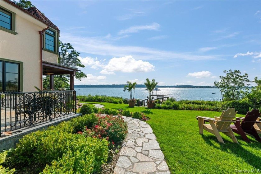 Immerse yourself in this stunning waterfront villa on Centre - photo 28