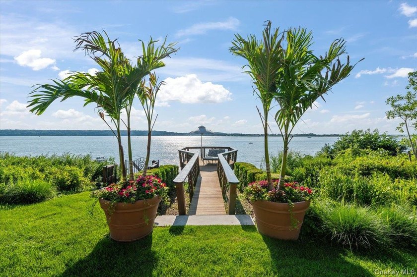 Immerse yourself in this stunning waterfront villa on Centre - photo 29