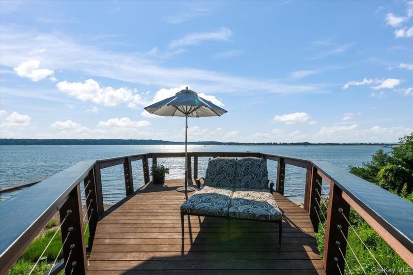 Immerse yourself in this stunning waterfront villa on Centre - photo 30