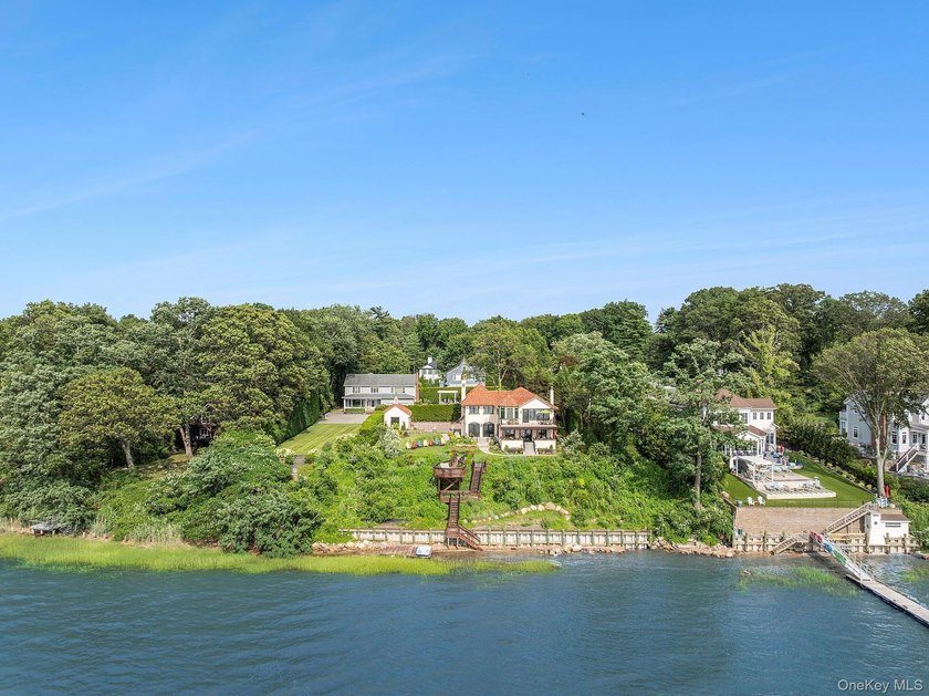 Immerse yourself in this stunning waterfront villa on Centre - photo 36