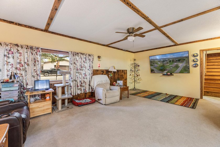 Charming 4 bedroom Buffalo City home with easy main-level living - photo 4