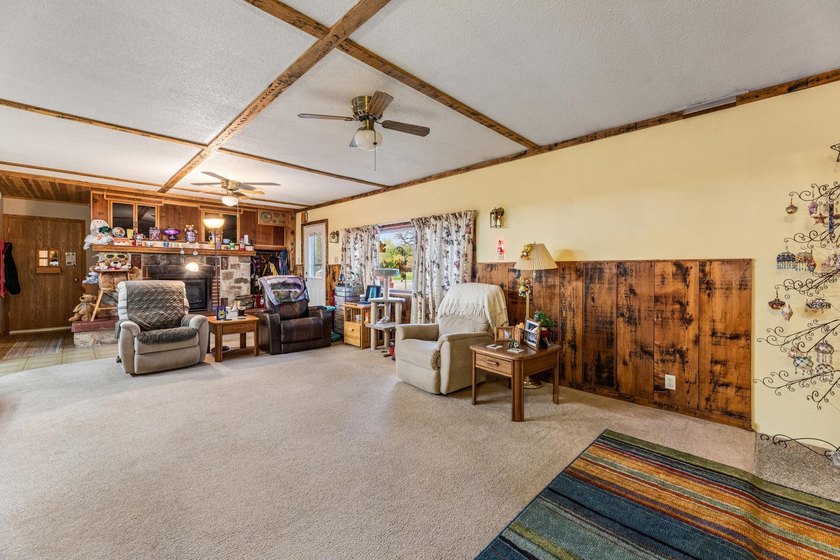 Charming 4 bedroom Buffalo City home with easy main-level living - photo 5