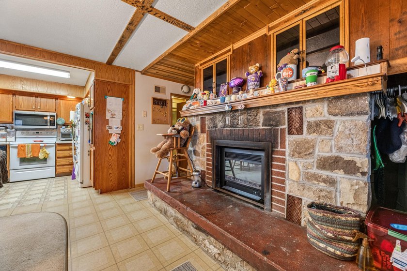 Charming 4 bedroom Buffalo City home with easy main-level living - photo 6