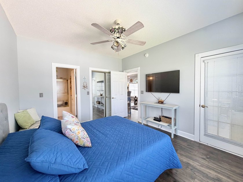 Welcome to this beautifully renovated 2-bedroom, 2-bathroom - photo 11