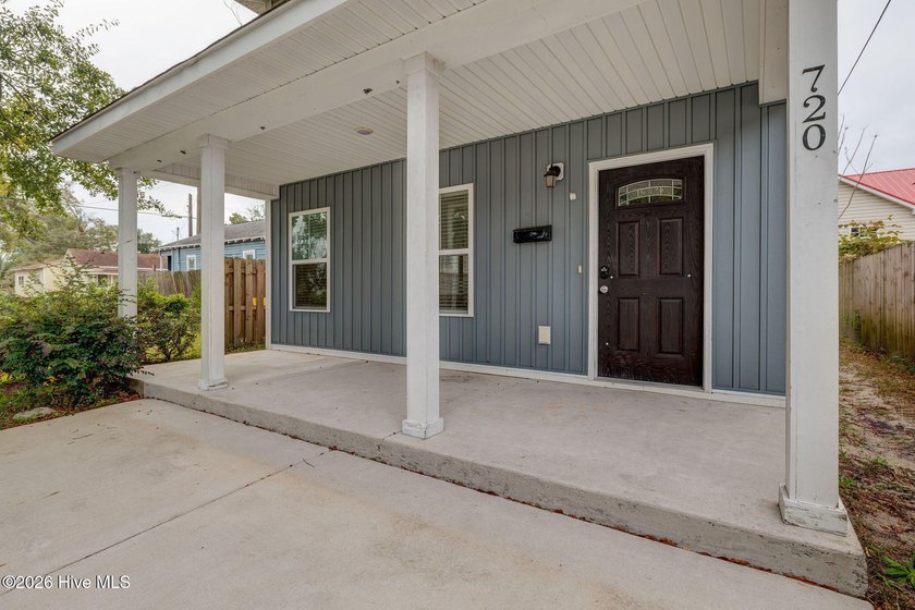 This like-new two-story home offers 3 bedrooms and 2.5 bathrooms - photo 4