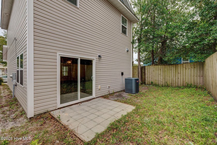 This like-new two-story home offers 3 bedrooms and 2.5 bathrooms - photo 6