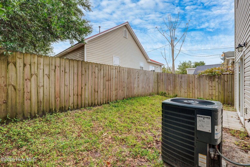 This like-new two-story home offers 3 bedrooms and 2.5 bathrooms - photo 8