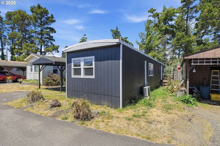 Move-in ready and fully remodeled! This 2-bedroom, 1-bath home - photo 5