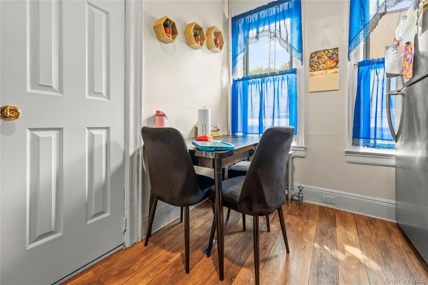 Well maintented 5,712 sqft brock big six family at the center of - photo 6