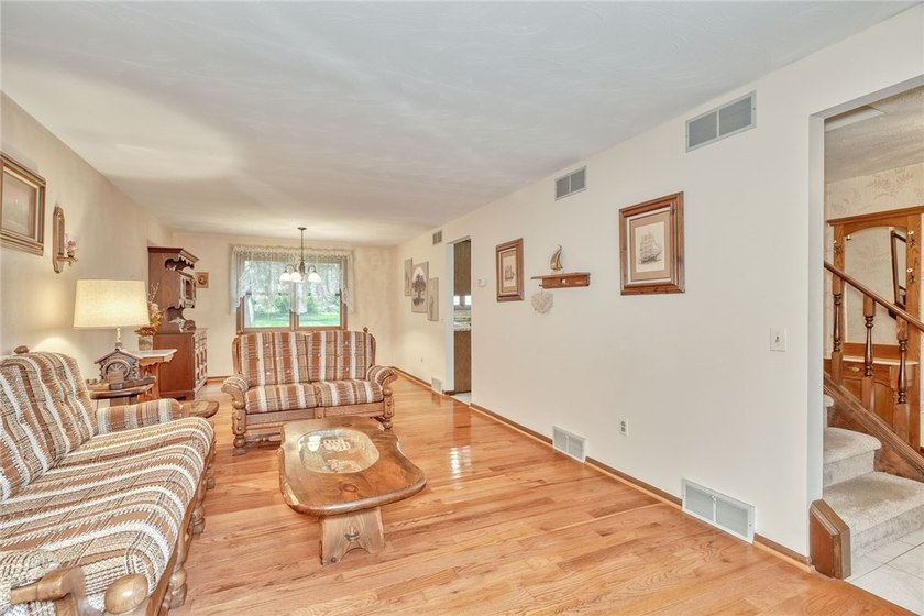 EXCEPTIONAL!!! LOVINGLY CARED FOR by PROUD OWNERS of 39 YEARS! - photo 11
