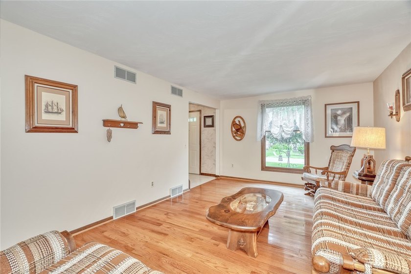 EXCEPTIONAL!!! LOVINGLY CARED FOR by PROUD OWNERS of 39 YEARS! - photo 12